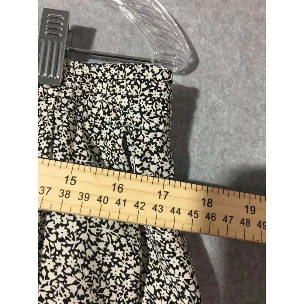 Womens Liz Claiborne Skirt Size Medium Black White Floral Stretchy Waist Casual - Picture 2 of 3